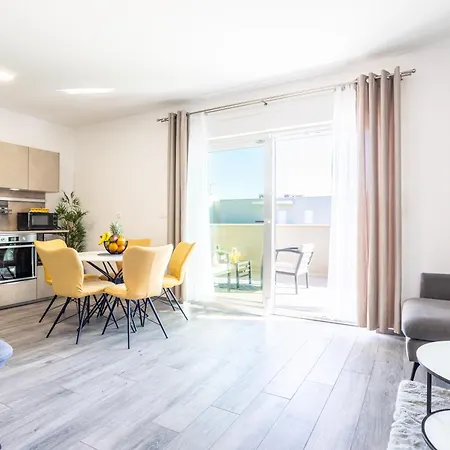 Luxury Penthouse Papic With Jacuzzi & The View Apartment Split Exterior photo