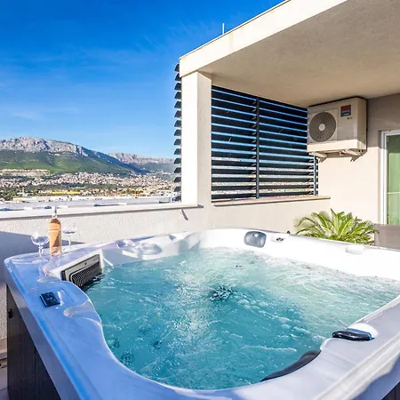 Luxury Penthouse Papic With Jacuzzi & The View Apartment Split Exterior photo