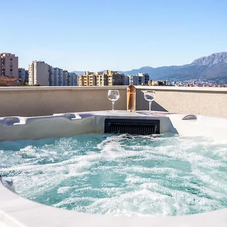 Luxury Penthouse Papic With Jacuzzi & The View Apartment Split Exterior photo