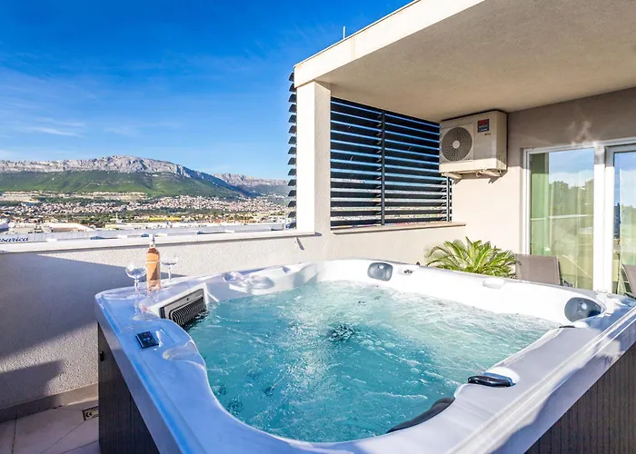 Luxury Penthouse Papic With Jacuzzi & The View