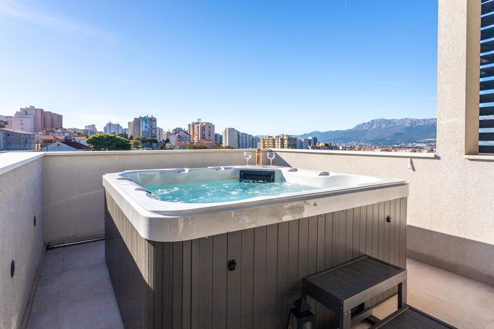 Luxury Penthouse Papic With Jacuzzi & The View Appartement