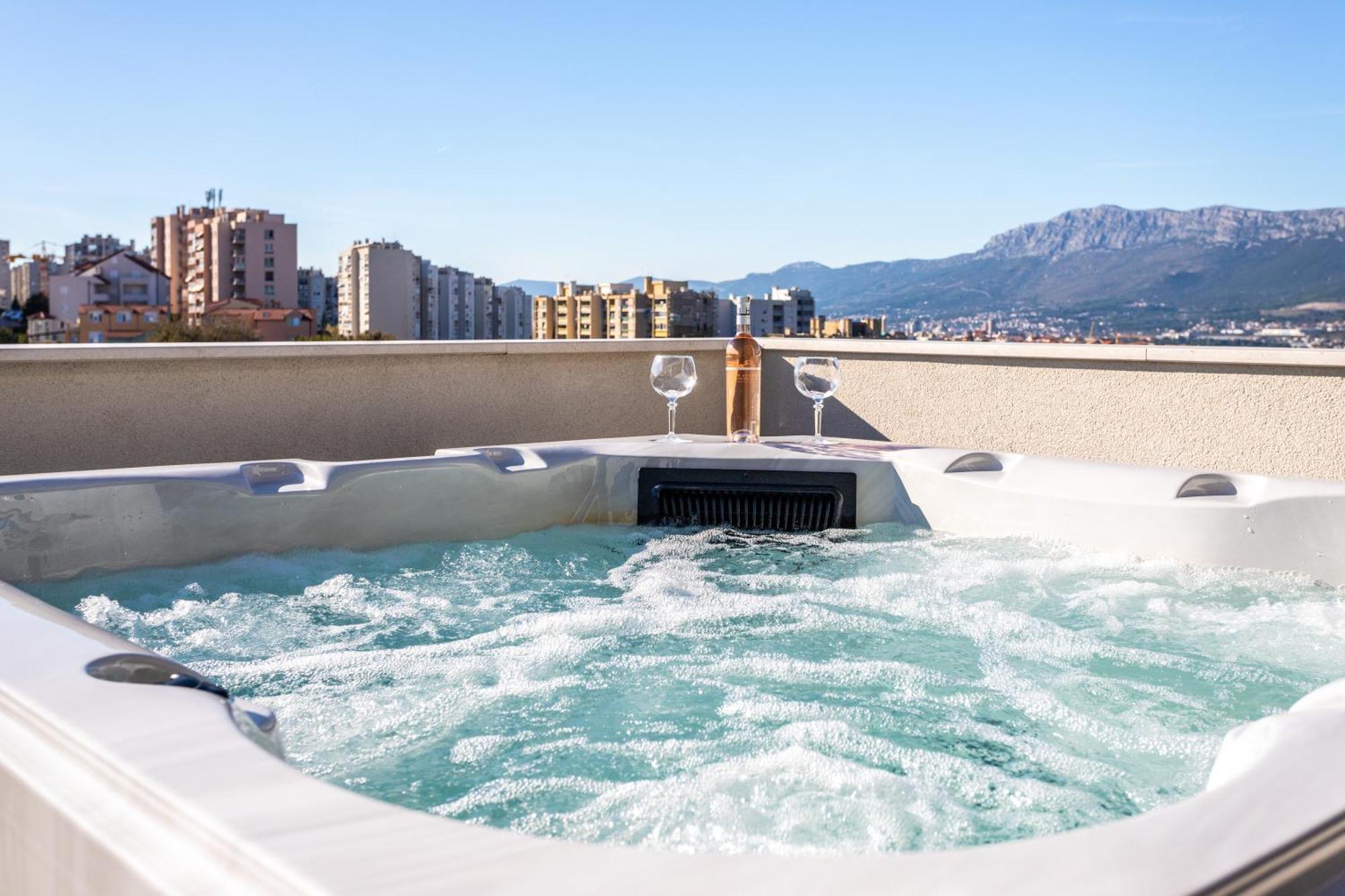 Luxury Penthouse Papic With Jacuzzi & The View Split